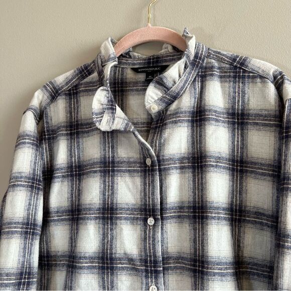 ✨ Banana Republic Wool Blend Ruffle-Collar Shirt Mediun - Picture 3 of 11